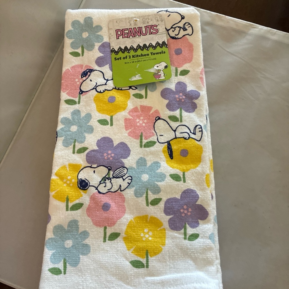 Peanuts Pink and Green Kitchen Towels